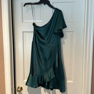 One-shoulder ruffled dress